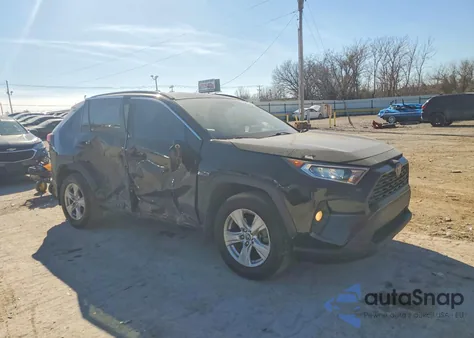 2021 Toyota Rav4 Xle z USA, uszkodzony, nr VIN 2T3W1RFV2MC099308